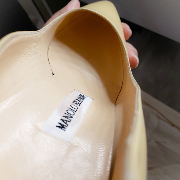 Manolo Blahnik Leather Pumps - Picture 4 of 9